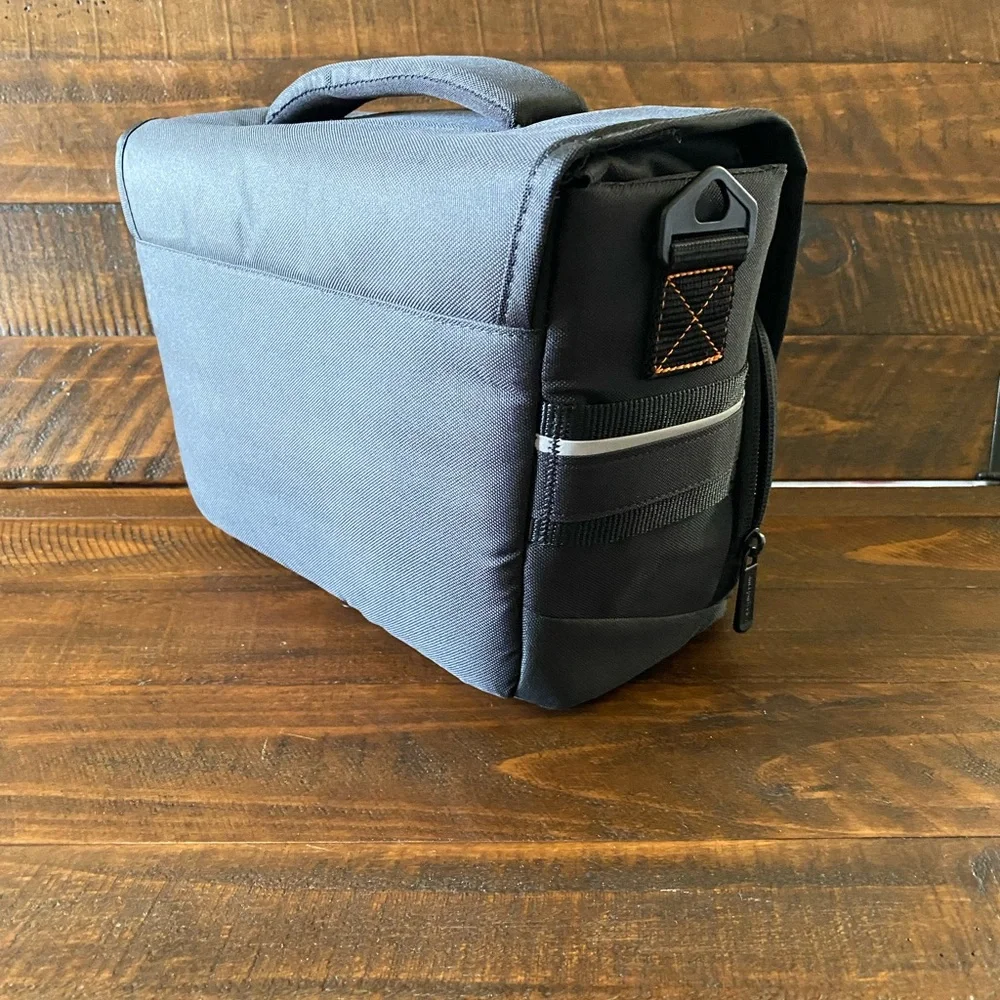 New in Box Amazon Basics DSLR Camera Gadget Bag, Black